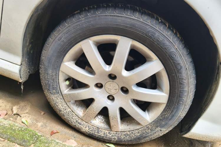 Used Peugeot 308 2014 Enjoy Edition Classic 1.6L Automatic Premium Model Right Front Wheel Hub