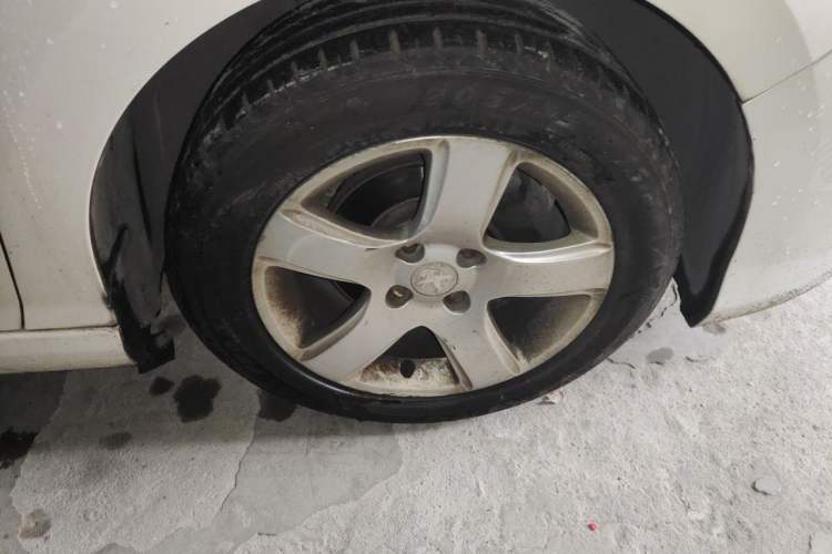 Used Peugeot 308 2014 Enjoy Edition Classic 1.6L Automatic Premium Model Right Front Wheel Hub