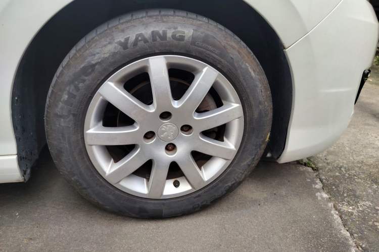 Used Peugeot 308 2014 Enjoy Edition Classic 1.6L Automatic Premium Model Right Front Wheel Hub