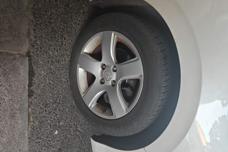 Used Peugeot 308 2014 Enjoy Edition Classic 1.6L Automatic Premium Model Right Front Wheel Hub