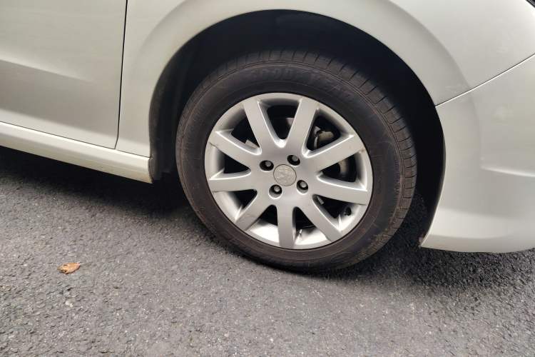 Used Peugeot 308 2014 Enjoy Edition Classic 1.6L Manual YouShang Model Right Front Wheel Hub