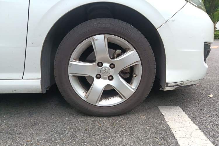 Used Peugeot 308 2014 Enjoy Edition Classic 1.6L Automatic Premium Model Right Front Wheel Hub