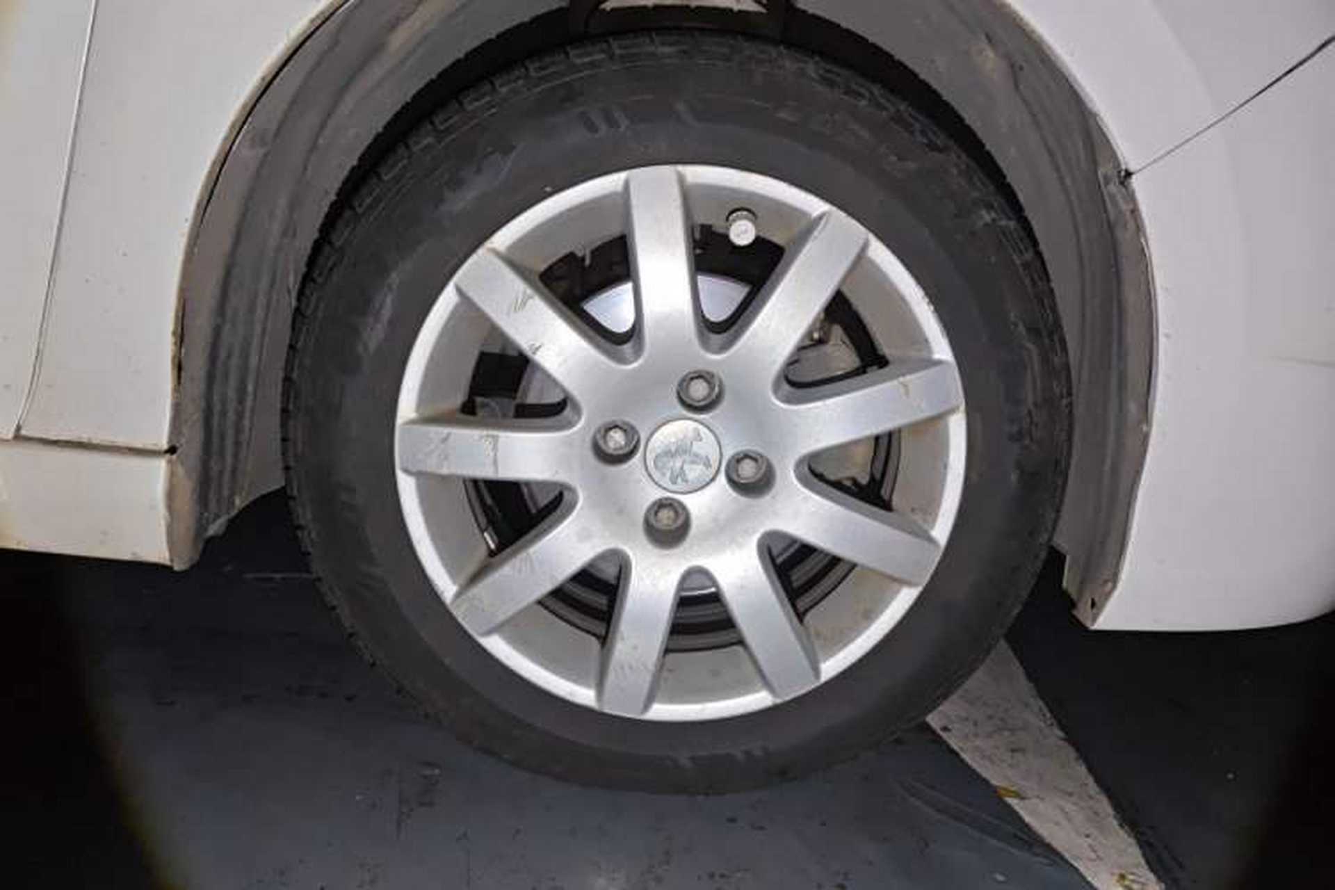 Used Peugeot 308 2014 Enjoyment Edition Classic 1.6L Automatic Fashion Model Right Front Wheel Hub