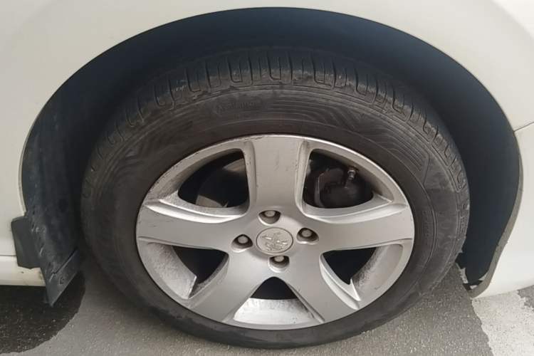 Used Peugeot 308 2014 Enjoy Edition Classic 1.6L Automatic Premium Model Right Front Wheel Hub