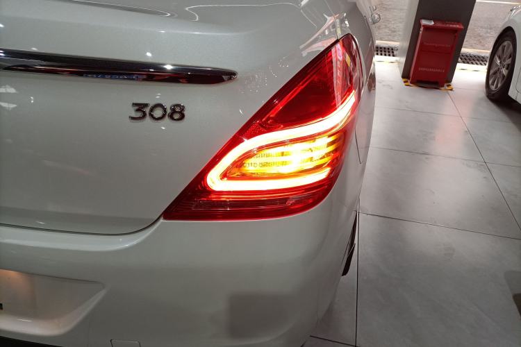 Used Peugeot 308 2014 Enjoyment Edition Classic 1.6L Automatic Fashion Model Right Rear Taillight