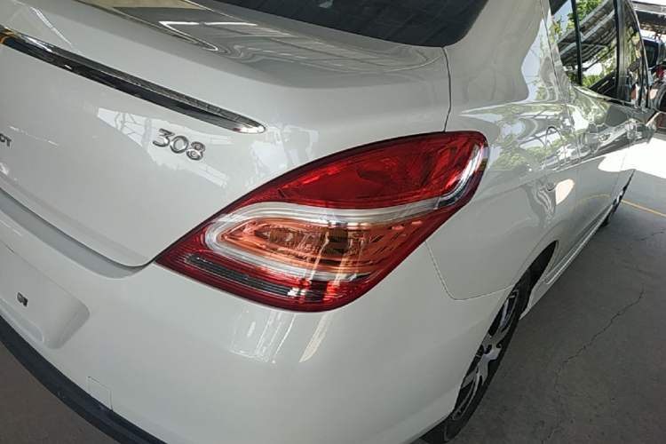 Used Peugeot 308 2014 Enjoyment Edition Classic 1.6L Automatic Fashion Model Right Rear Taillight