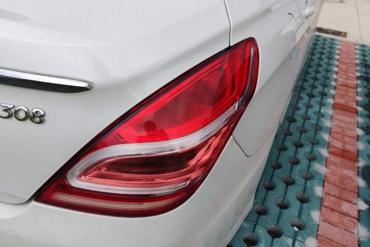 Used Peugeot 308 2014 Enjoyment Edition Classic 1.6L Automatic Fashion Model Right Rear Taillight