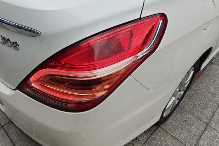 Used Peugeot 308 2014 Enjoyment Edition Classic 1.6L Automatic Fashion Model Right Rear Taillight