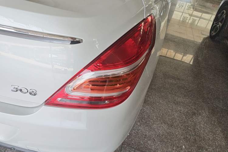 Used Peugeot 308 2014 Enjoyment Edition Classic 1.6L Automatic Fashion Model Right Rear Taillight
