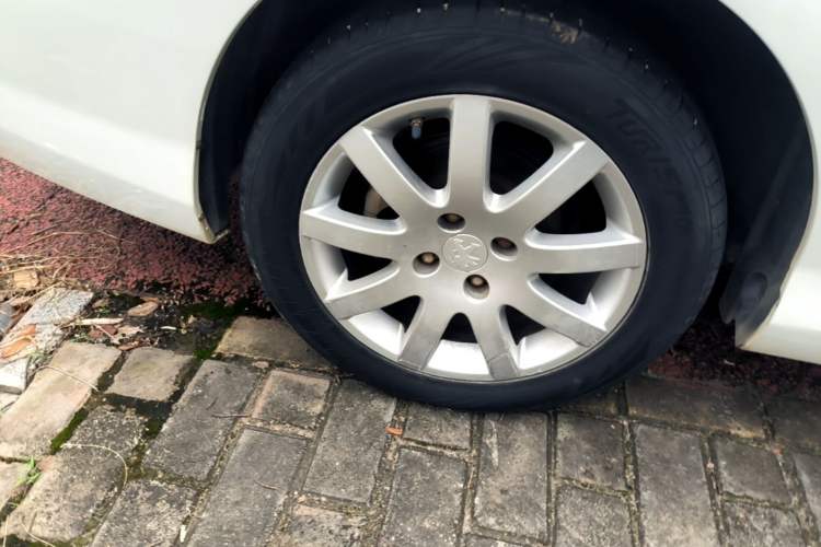 Used Peugeot 308 2014 Enjoy Edition Classic 1.6L Automatic Premium Model Right Rear Wheel Hub