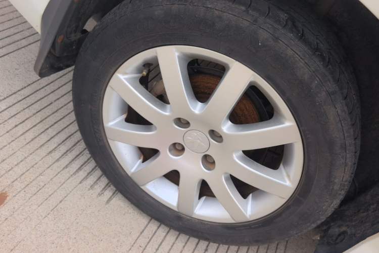 Used Peugeot 308 2014 Enjoyment Edition Classic 1.6L Automatic Fashion Model Right Rear Wheel Hub