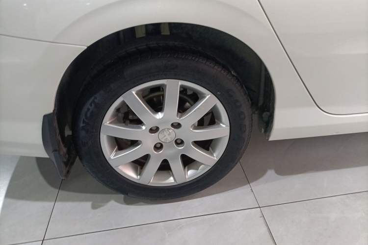Used Peugeot 308 2014 Enjoyment Edition Classic 1.6L Automatic Fashion Model Right Rear Wheel Hub