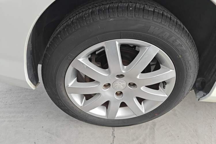 Used Peugeot 308 2014 Enjoyment Edition Classic 1.6L Automatic Fashion Model Right Rear Wheel Hub