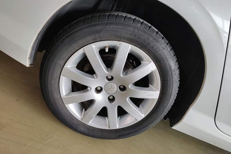 Used Peugeot 308 2014 Enjoyment Edition Classic 1.6L Automatic Fashion Model Right Rear Wheel Hub