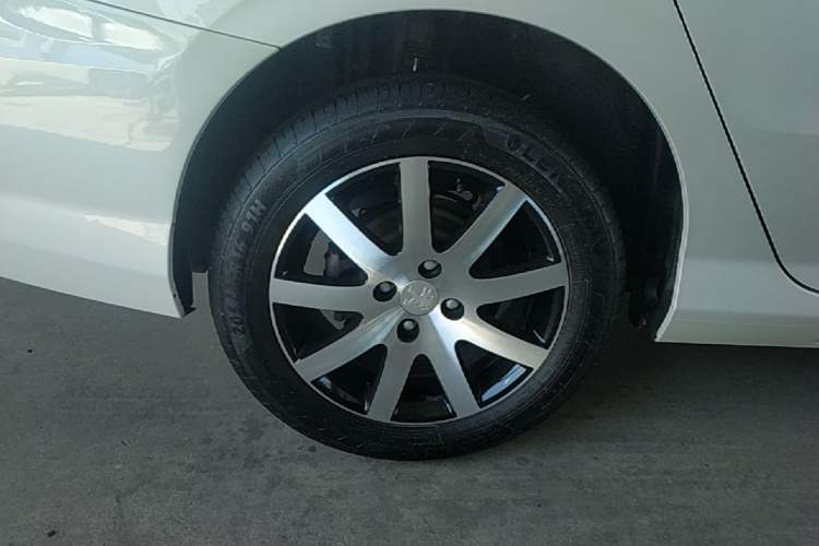 Used Peugeot 308 2014 Enjoyment Edition Classic 1.6L Automatic Fashion Model Right Rear Wheel Hub