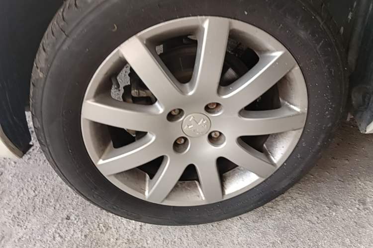 Used Peugeot 308 2014 Enjoyment Edition Classic 1.6L Automatic Fashion Model Right Rear Wheel Hub