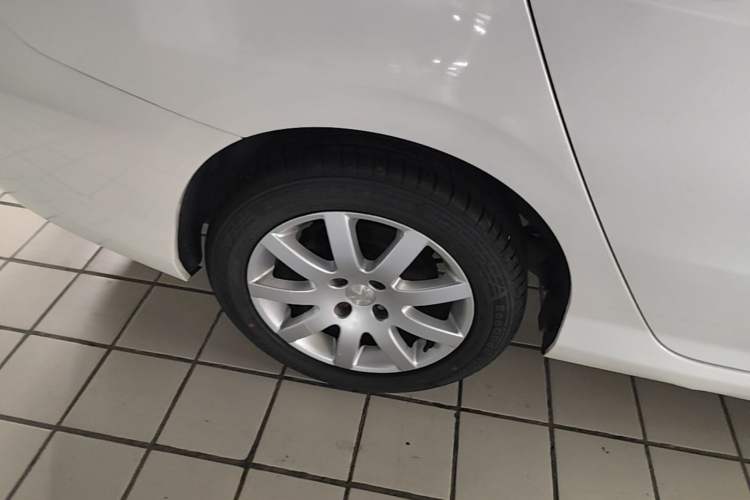 Used Peugeot 308 2014 Enjoy Edition Classic 1.6L Automatic Premium Model Right Rear Wheel Hub