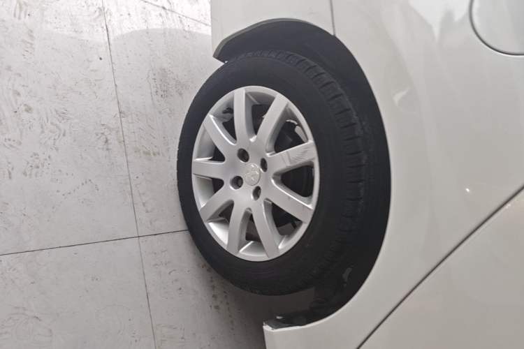 Used Peugeot 308 2014 Enjoy Edition Classic 1.6L Automatic Premium Model Right Rear Wheel Hub