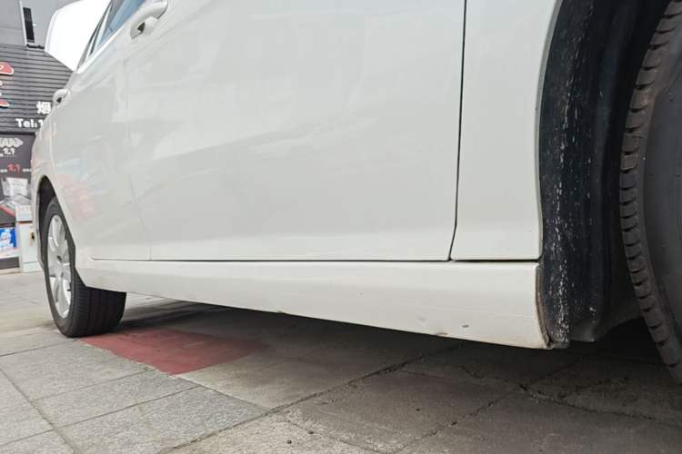 Used Peugeot 308 2014 Enjoyment Edition Classic 1.6L Automatic Fashion Model Right Side Sill