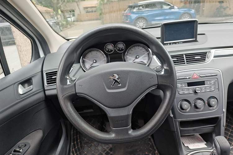 Used Peugeot 308 2014 Enjoy Edition Classic 1.6L Manual YouShang Model Steering Wheel