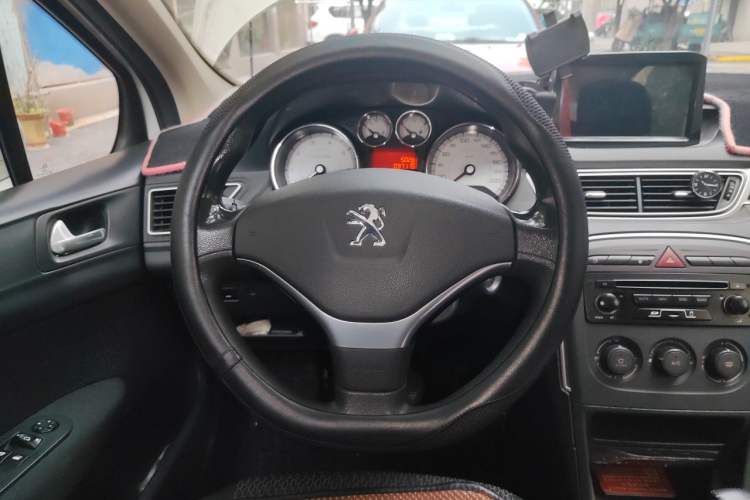 Used Peugeot 308 2014 Enjoy Edition Classic 1.6L Manual YouShang Model Steering Wheel