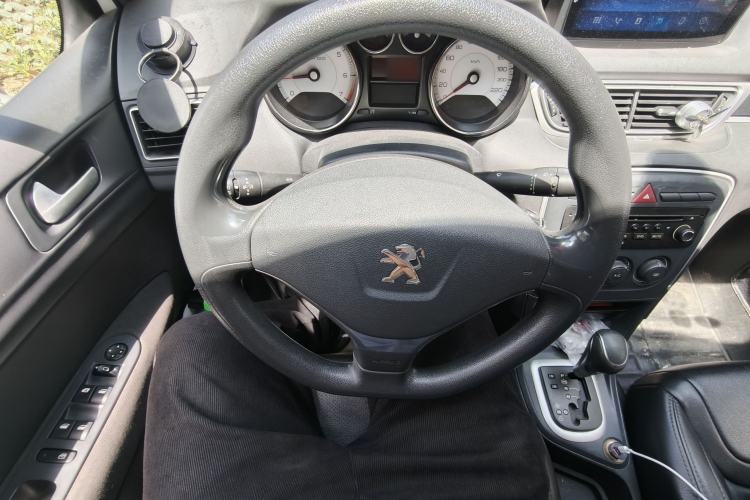 Used Peugeot 308 2014 Enjoy Edition Classic 1.6L Automatic Premium Model Steering Wheel
