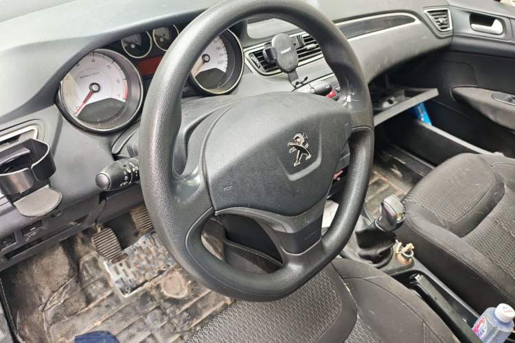 Used Peugeot 308 2014 Enjoy Edition Classic 1.6L Manual YouShang Model Steering Wheel