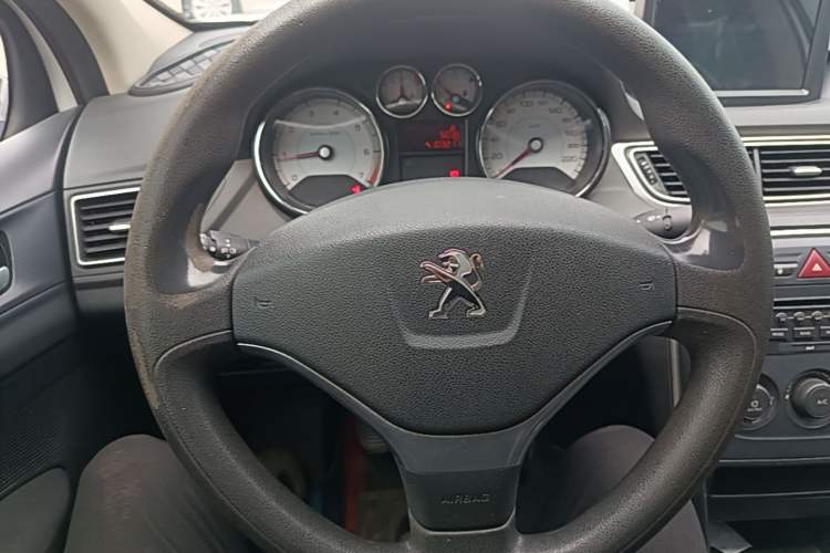 Used Peugeot 308 2014 Enjoy Edition Classic 1.6L Manual YouShang Model Steering Wheel