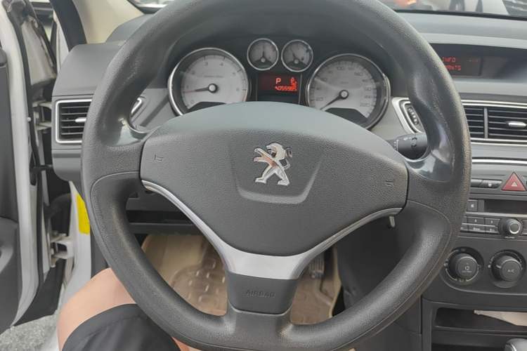 Used Peugeot 308 2014 Enjoy Edition Classic 1.6L Automatic Premium Model Steering Wheel