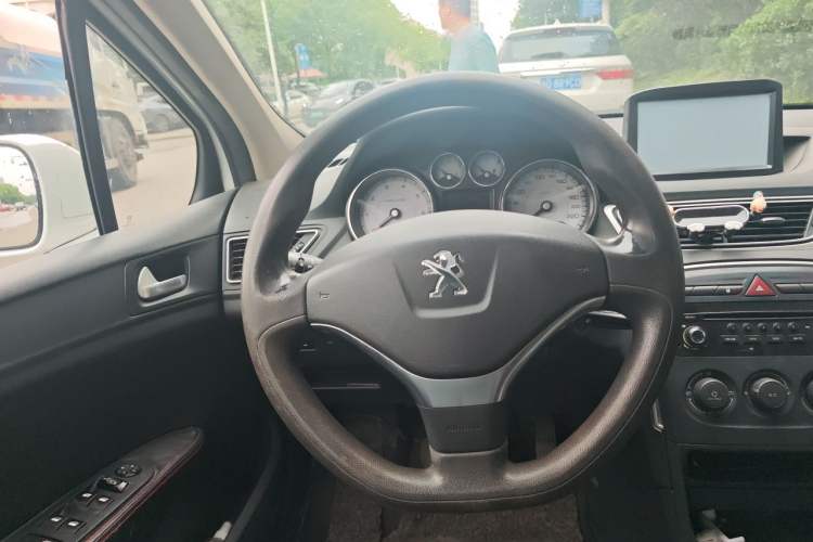 Used Peugeot 308 2014 Enjoy Edition Classic 1.6L Manual YouShang Model Steering Wheel