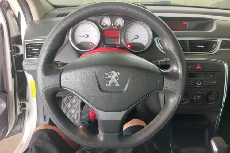 Used Peugeot 308 2014 Enjoy Edition Classic 1.6L Manual YouShang Model Steering Wheel