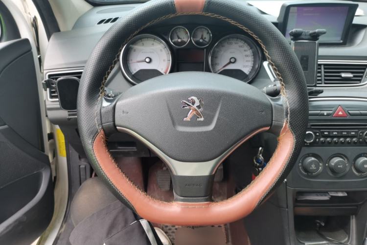 Used Peugeot 308 2014 Enjoy Edition Classic 1.6L Manual YouShang Model Steering Wheel