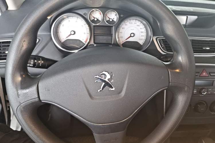 Used Peugeot 308 2014 Enjoy Edition Classic 1.6L Automatic Premium Model Steering Wheel
