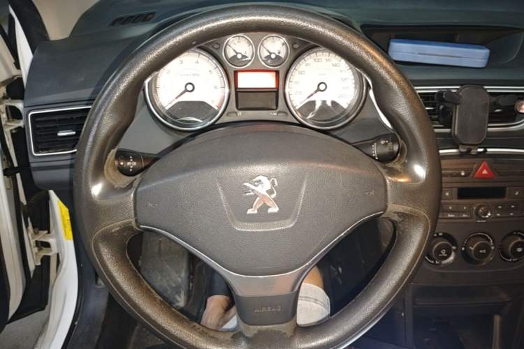 Used Peugeot 308 2014 Enjoy Edition Classic 1.6L Manual YouShang Model Steering Wheel