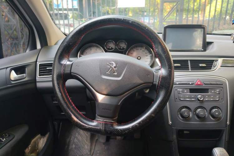 Used Peugeot 308 2014 Enjoy Edition Classic 1.6L Manual YouShang Model Steering Wheel