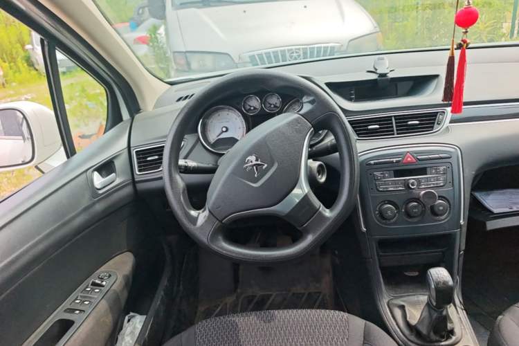 Used Peugeot 308 2014 Enjoy Edition Classic 1.6L Manual YouShang Model Steering Wheel