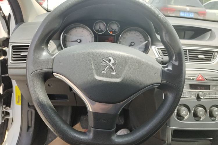 Used Peugeot 308 2014 Enjoy Edition Classic 1.6L Manual YouShang Model Steering Wheel