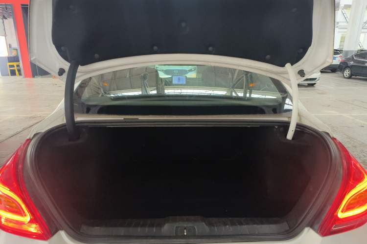 Used Peugeot 308 2014 Enjoy Edition Classic 1.6L Manual YouShang Model Trunk