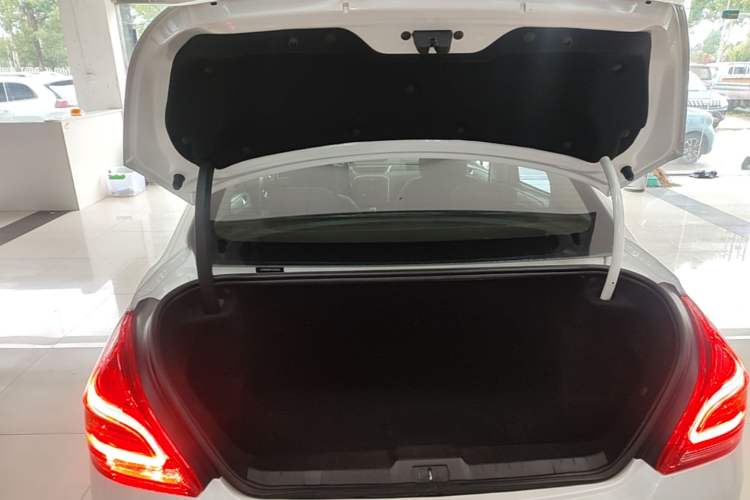 Used Peugeot 308 2014 Enjoy Edition Classic 1.6L Manual YouShang Model Trunk