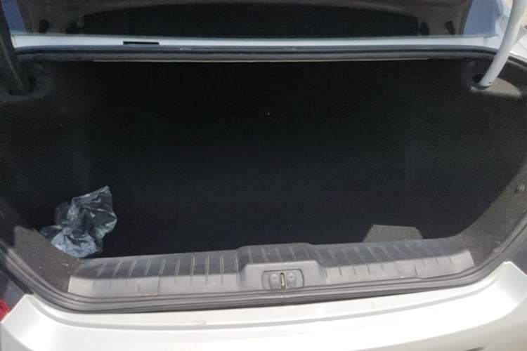 Used Peugeot 308 2014 Enjoy Edition Classic 1.6L Manual YouShang Model Trunk