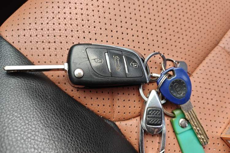 Used Peugeot 308 2014 Enjoy Edition Classic 1.6L Manual Fashion Model Vehicle Key