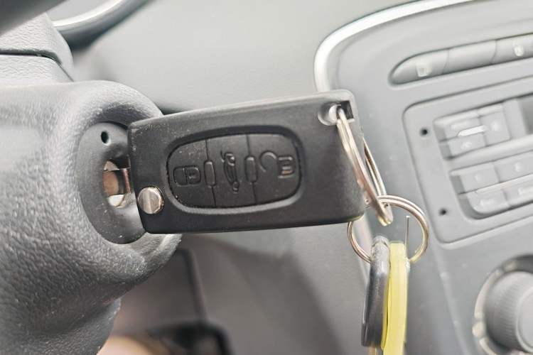 Used Peugeot 308 2014 Enjoy Edition Classic 1.6L Manual YouShang Model Vehicle Key