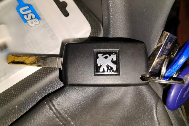 Used Peugeot 308 2014 Enjoy Edition Classic 1.6L Manual YouShang Model Vehicle Key