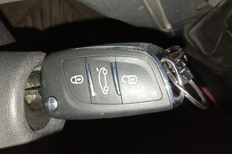 Used Peugeot 308 2014 Enjoy Edition Classic 1.6L Manual YouShang Model Vehicle Key
