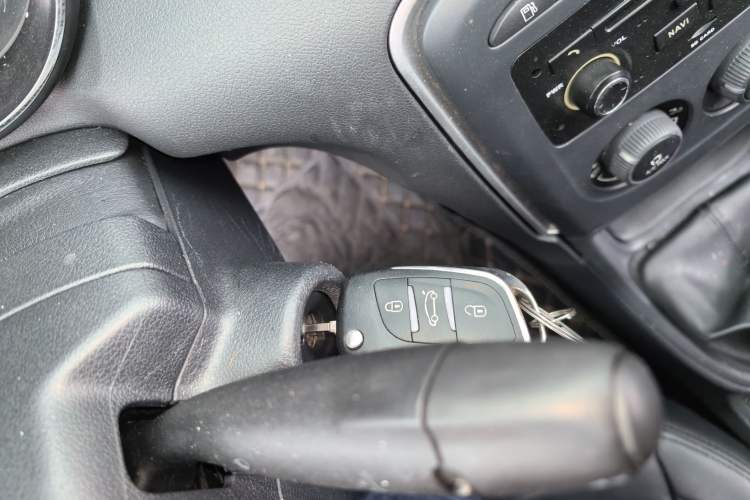 Used Peugeot 308 2014 Enjoy Edition Classic 1.6L Manual YouShang Model Vehicle Key