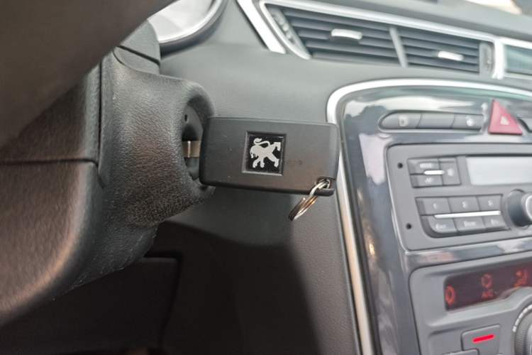 Used Peugeot 308 2014 Enjoyment Edition Classic 1.6L Automatic Fashion Model Vehicle Key