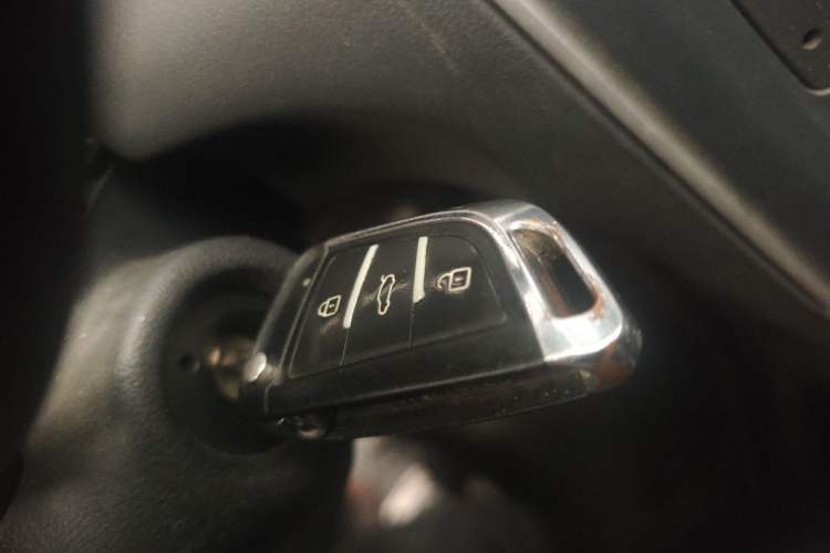 Used Peugeot 308 2014 Enjoy Edition Classic 1.6L Manual YouShang Model Vehicle Key