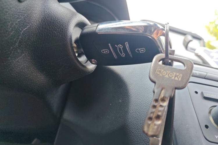 Used Peugeot 308 2014 Enjoy Edition Classic 1.6L Manual YouShang Model Vehicle Key