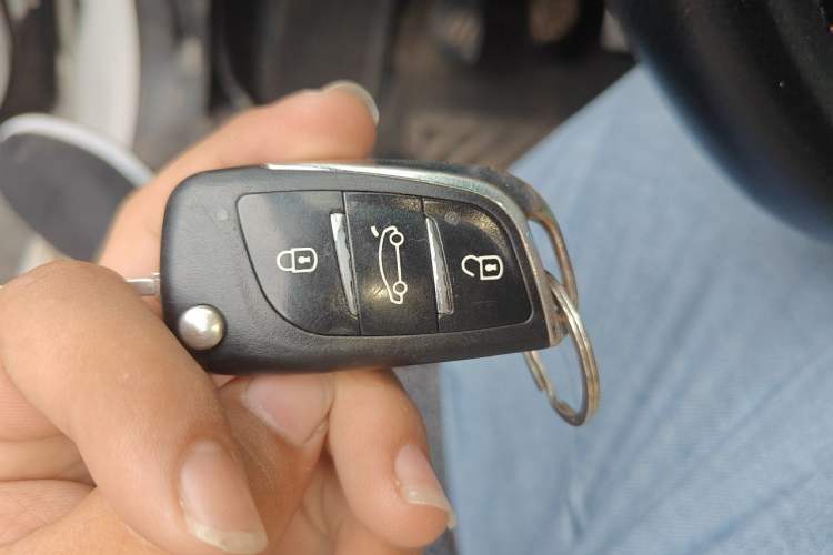 Used Peugeot 308 2014 Enjoy Edition Classic 1.6L Manual YouShang Model Vehicle Key