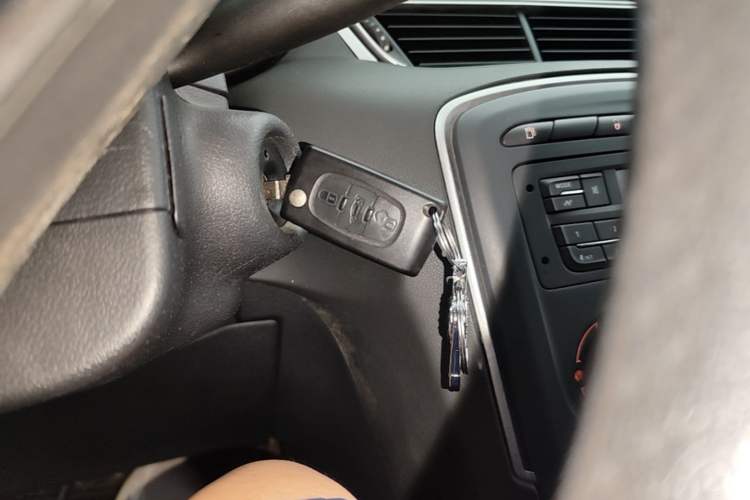 Used Peugeot 308 2014 Enjoy Edition Classic 1.6L Manual YouShang Model Vehicle Key